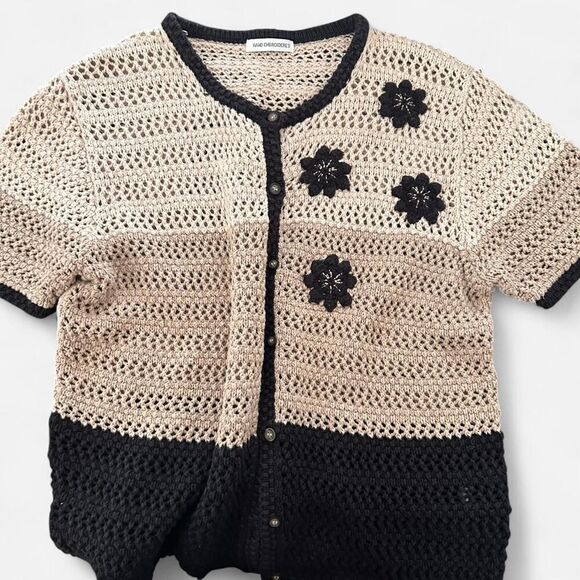 Vintage Hand-Embroidered Boho Floral Blouse – Tan Folk Cottage Top Medium - Picture 2 of 7